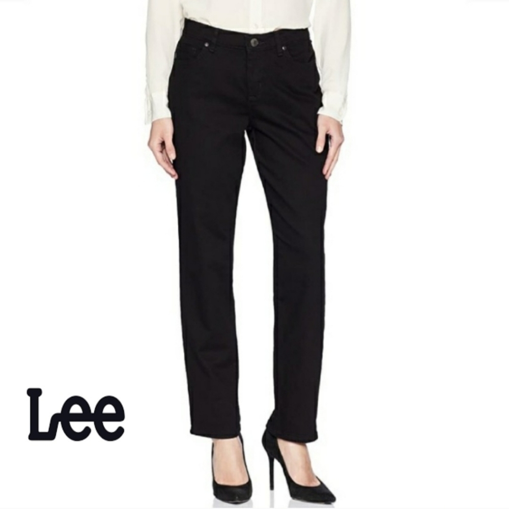 Lee Women's Petite Relaxed Fit Straight Leg Jeans